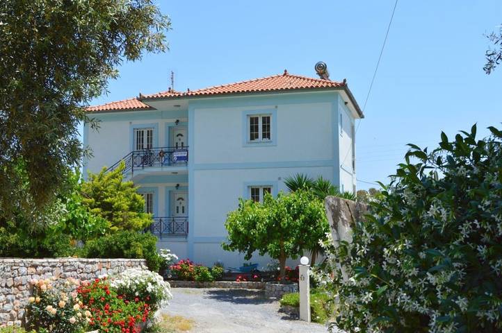 Maison d’hôte pour 4 personnes, avec Balcon et Terrasse ainsi que Jardin et Vue dans Région du Péloponnèse