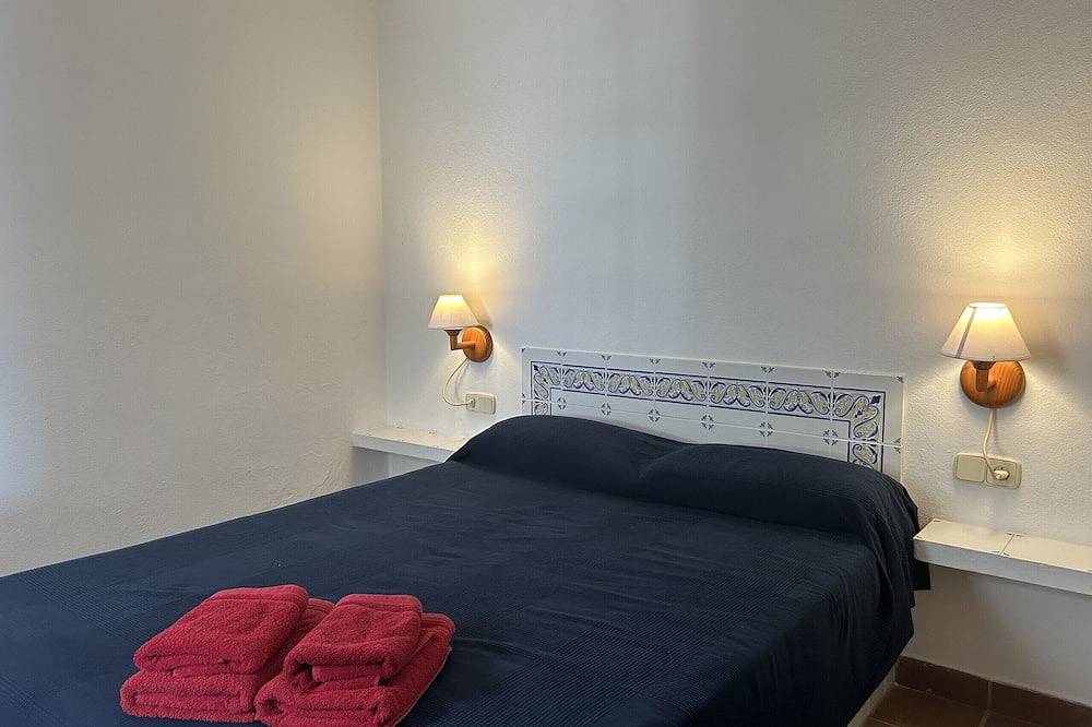 Entire apartment, Stunning sea views from very front line in Fornells, Es Mercadal