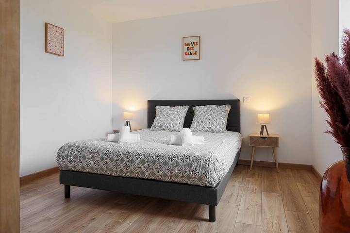 Location de vacances pour 12 personnes, avec terrasse et jardin à Saint-Romain-et-Saint-Clément - 2
