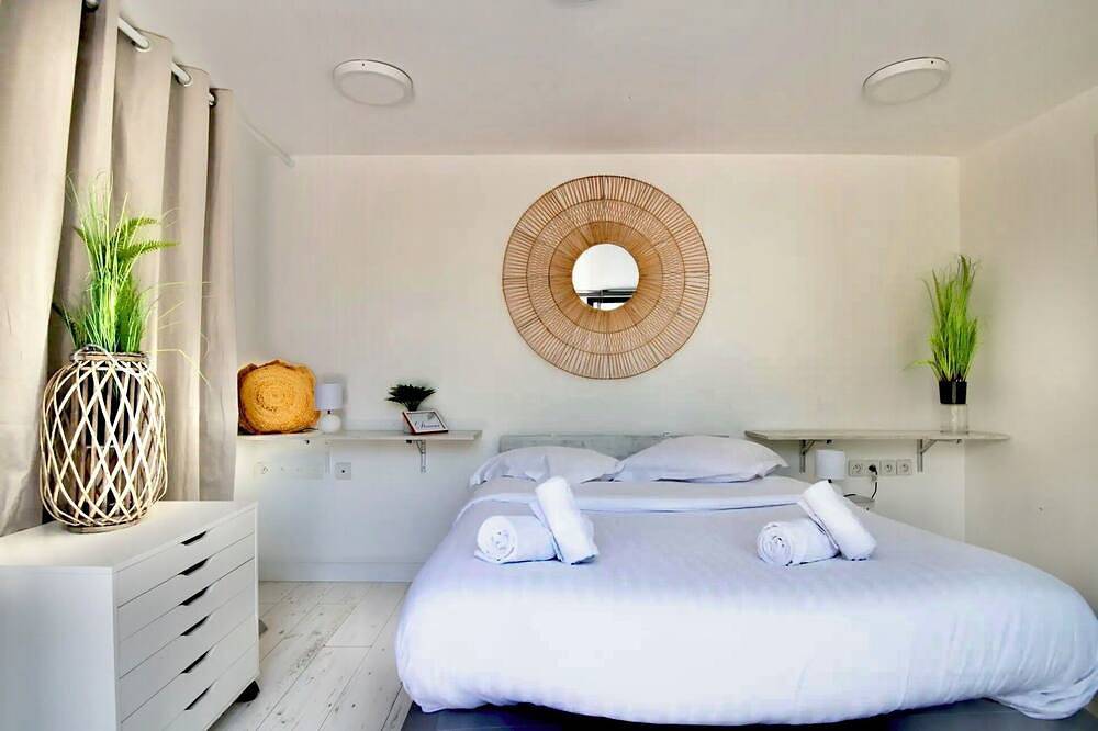 House with parking access to old Lille, pierre mauroy stadium and city center. in Mons-en-Barœul, Lille region