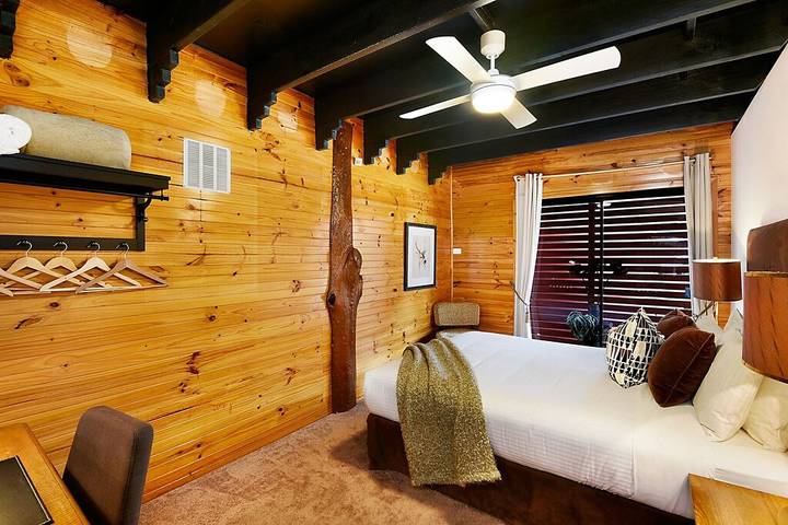 Holiday home for 33 people, with hot tub and garden in Hunter Valley