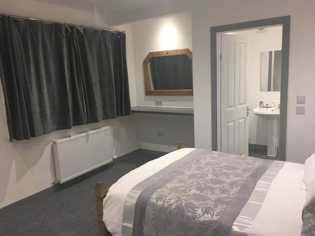 Double Room with Private Bathroom in Highlands