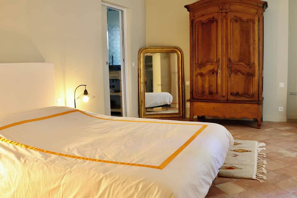 Family mansion with large swimming pool and air-conditionned bedrooms in Cesseras, Région de Béziers