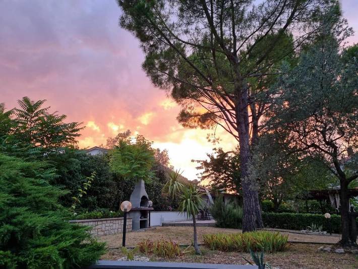 Alojamiento y desayuno para 4 personas, con jardín además de vistas y vistas al lago, Familias con niños - 1