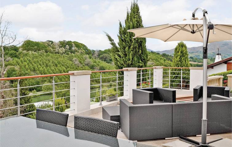 Location de vacances pour 4 personnes, avec jardin et terrasse ainsi que jacuzzi et piscine à Saint-Pée-sur-Nivelle - 3