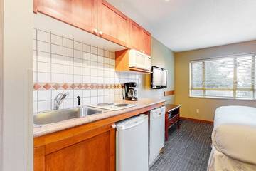 Glamping for 2 Guests in Whistler, Whistler Blackcomb, Picture 2