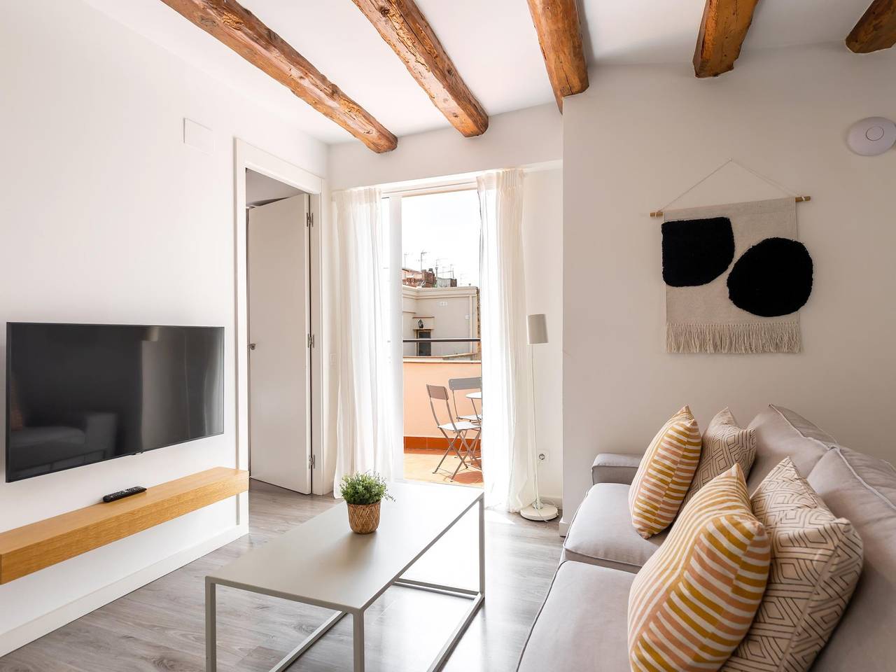 Entire holiday apartment, Apartament Àtic amb terrassa in Barcelona Centre, Barcelona