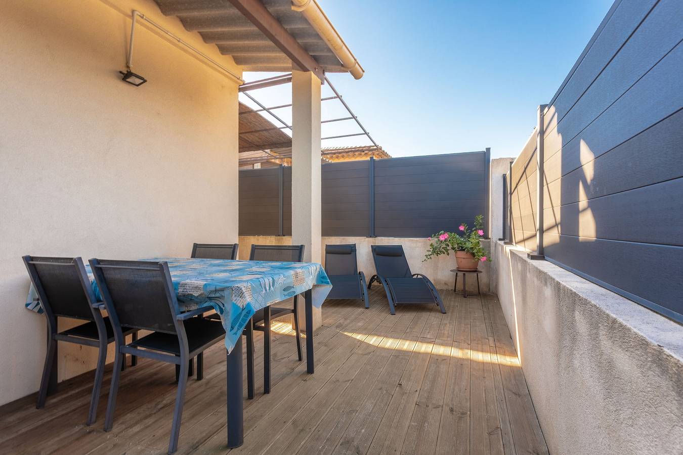 Ganze Wohnung, Apartment 'Les Sables' mit privater Terrasse, Wlan und Klimaanlage in Bormes-les-Mimosas, Parc national Port-Cros