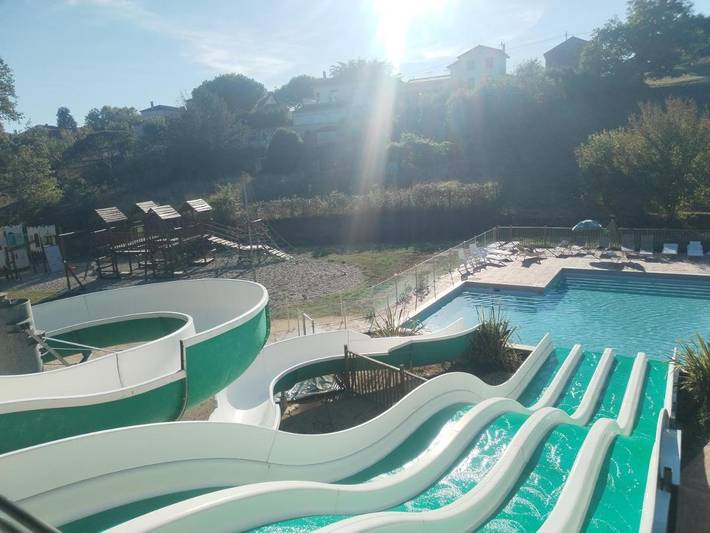 Location de vacances pour 6 personnes, avec piscine ainsi que vue et jardin, animaux acceptés à Soturac