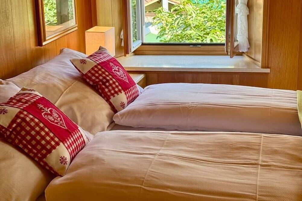 Luxury Swiss Chalet | Lake View • Bbq • Ac • Spa • Interlaken in Niederried bei Interlaken, Verwaltungskreis Interlaken-Oberhasli