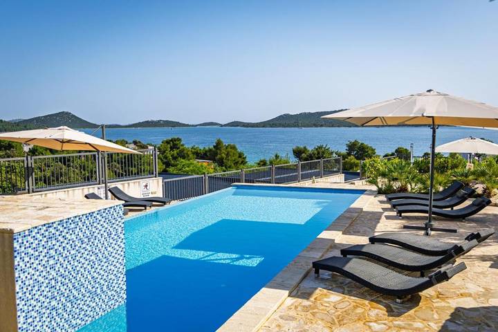 Camping für 5 Personen, mit Pool und Terrasse sowie Ausblick in Drage (Pakoštane) - 3