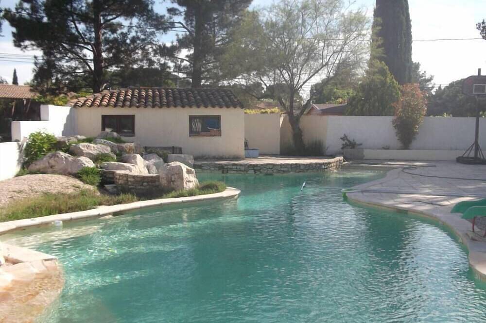 Maison De Vacances pour 5 Personnes dans Pertuis, Parc naturel régional du Luberon