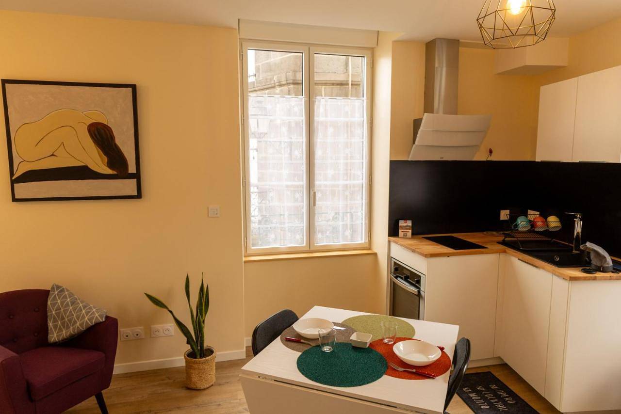 Appartement entier, Volovicum - Studio - 1 lit - 2 personnes in Volvic, Parc naturel régional des Volcans d'Auvergne