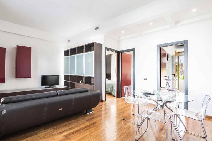 Gîte pour 2 personnes, avec terrasse ainsi que piscine et jardin dans Torre a Mare