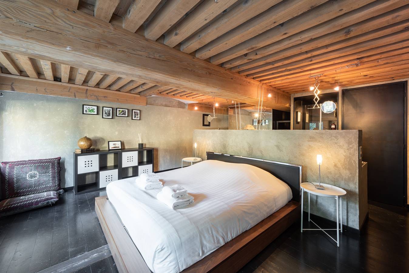 Appartement entier, Art & Soie - Appt d’exception avec terrasse – Croix-Rousse in Lyon, Lyon et ses environs