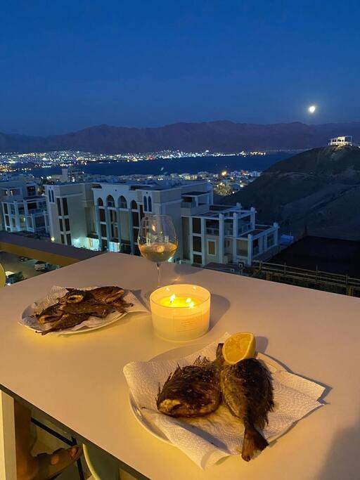 Gîte pour 5 personnes, avec vue ainsi que vue sur le lac et balcon à Eilat - 4