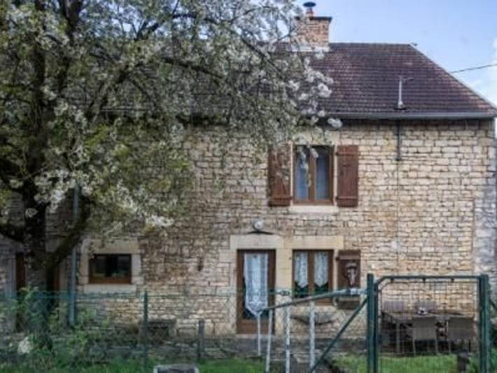 Casa antigua renovada con piscina en Brotte-lès-Ray in Dampierre-sur-Salon, Alto Saona