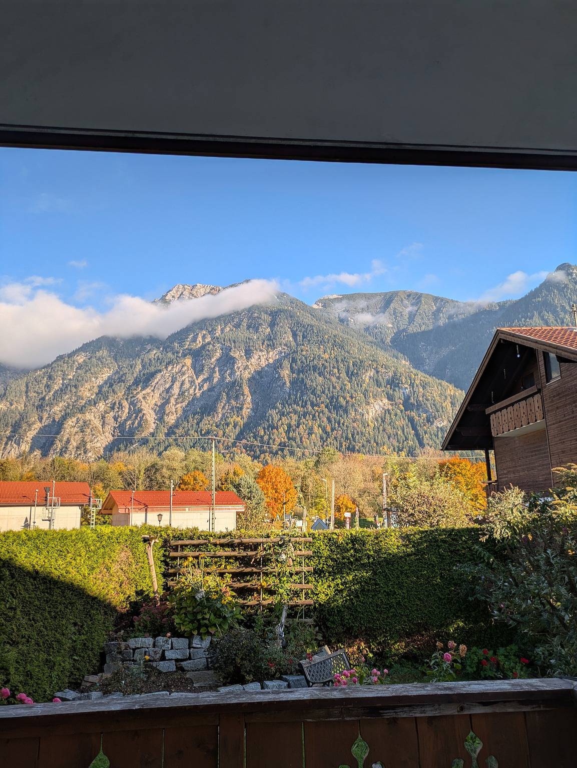 Apartamento entero, Apartamento 'Ferienwohnung Gipfelblick' con vistas a la montaña, balcón y Wi-Fi in Oberau, Alpes Bávaros