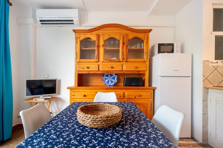 Apartamento entero, Apartamento 'Pujols 16' con balcón y aire acondicionado in Es Pujols, Formentera