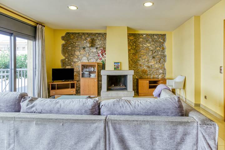Apartamento entero, Apartamento Estudio G cerca de la playa con balcón y Wi-Fi in Platja Cala Mar d'en Manassa (l'Escala), La Escala
