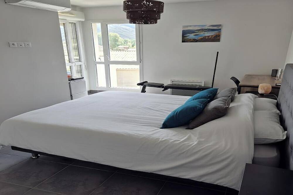 Lovely 3-room apartment overlooking the Tanneron, 10 minutes from the sea and Grasse in Pégomas, Region de Cannes