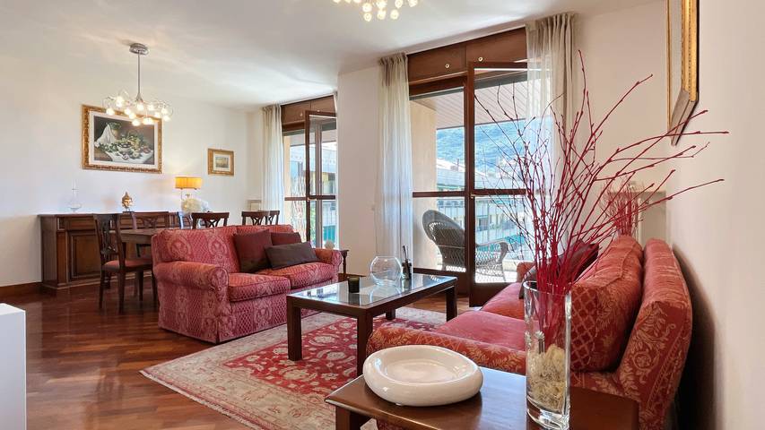 Ferienwohnung für 6 Personen, mit Seeblick und Terrasse in Lecco