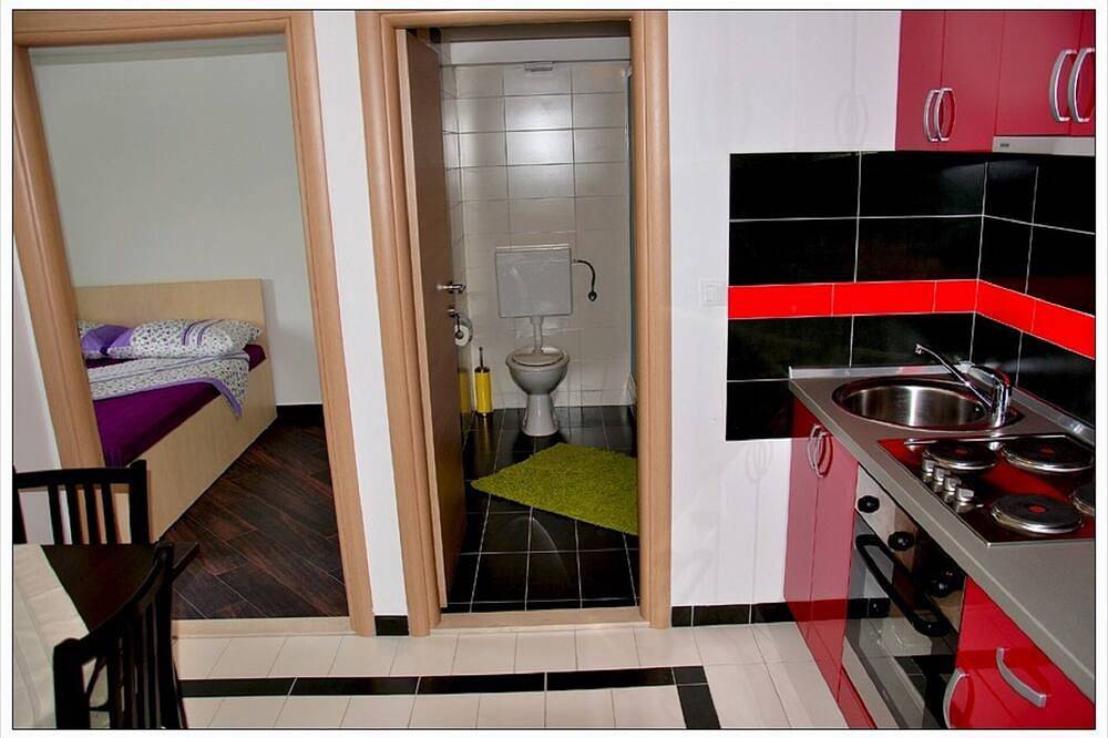 Ganze Wohnung, Familienapartment umgeben von alten Mauern, zwei Meter vom Meer entfernt in Koločep, Grad Dubrovnik