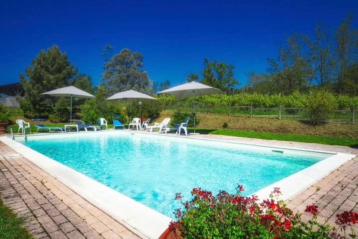 Agriturismo per 6 persone, con Terrazza e Giardino nonché Piscina e Panorama a Fauglia
