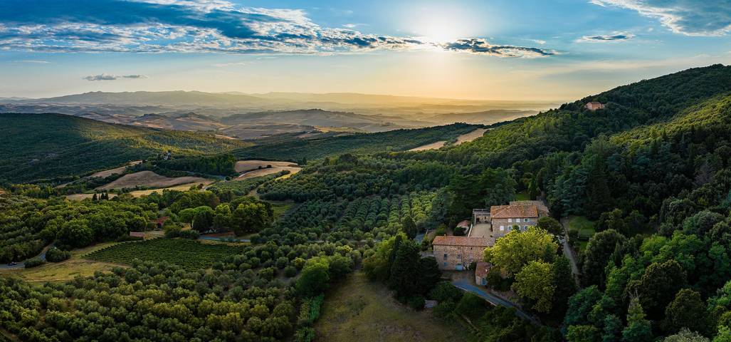 Appartamento Ginestra con Terrazza Privata, Camino e Piscina Condivisa in Gambassi Terme, Firenze province