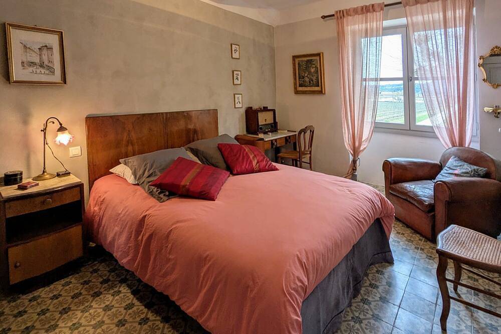 Mas provençal, in the vineyards near the historic village center in Saint-Paul-Trois-Châteaux, Nyons region