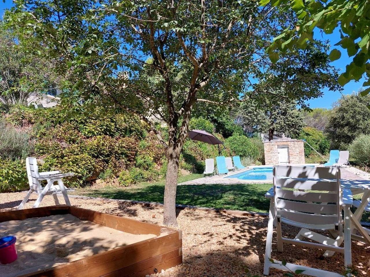 Villa espaciosa en Saint-Nazaire con piscina privada in Saint-Nazaire (Nimes), Region de Nimes