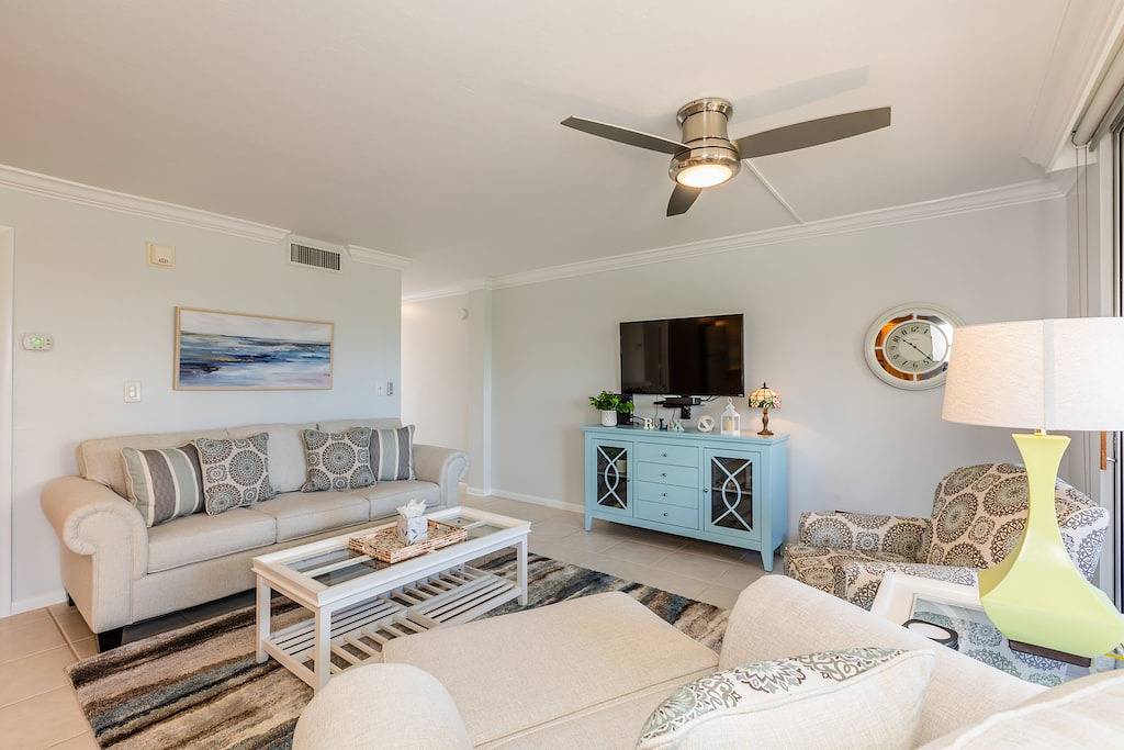 Ganze Wohnung, Nur wenige Schritte vom Strand entfernt, Peak am Golf! Neue Möbel. Jw Alternative in Marco Island, Southwest Florida