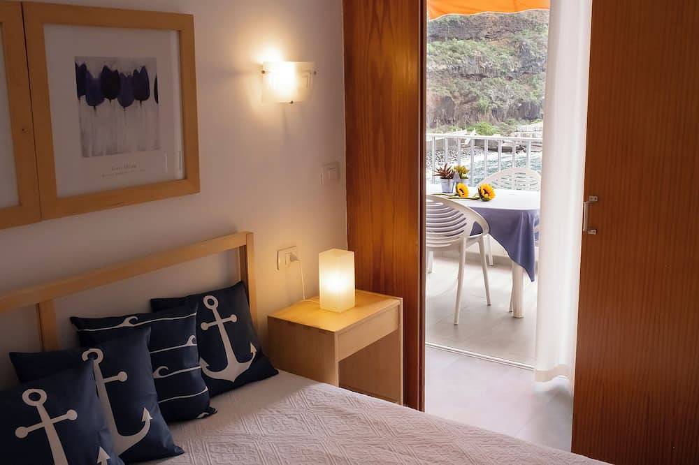 Entire apartment, Apartment in first sea line / Wifi in San Marcos, North Tenerife