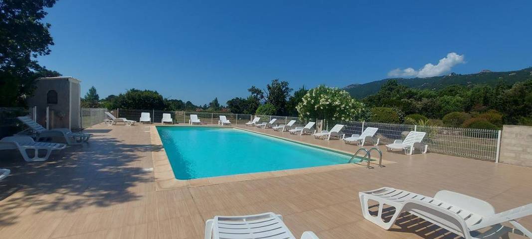 Appart’hôtel pour 4 personnes, avec Balcon et Terrasse ainsi que Jardin et Piscine