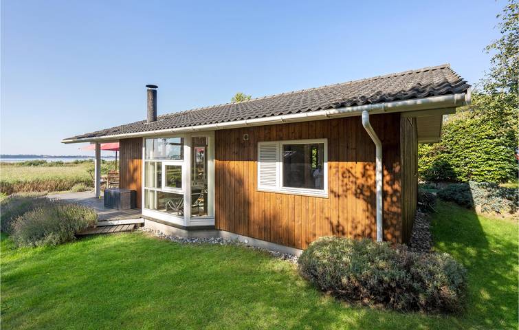 Ferieudlejning for 4 personer, med Terrasse og Have i Holbæk