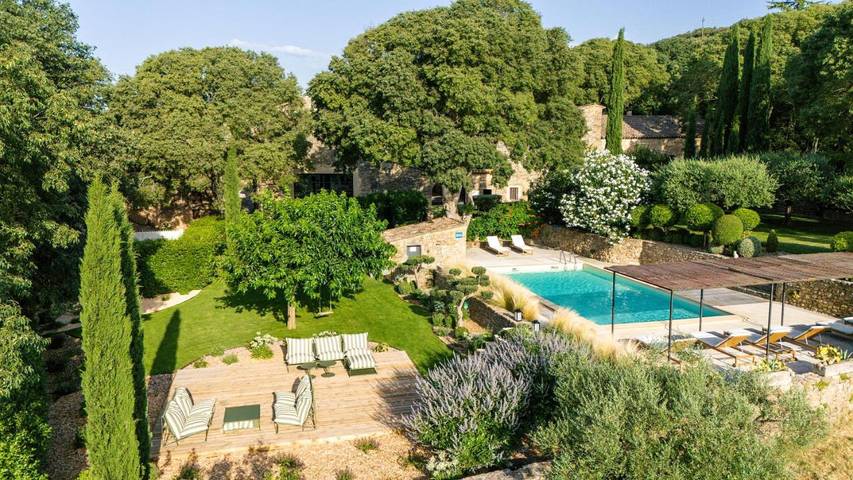 Appartement de vacances pour 2 personnes, avec Terrasse et Jacuzzi ainsi que Jardin et Piscine