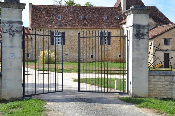 Location de vacances pour 15 personnes, avec jardin et sauna ainsi que piscine et jacuzzi à Négrondes - 3