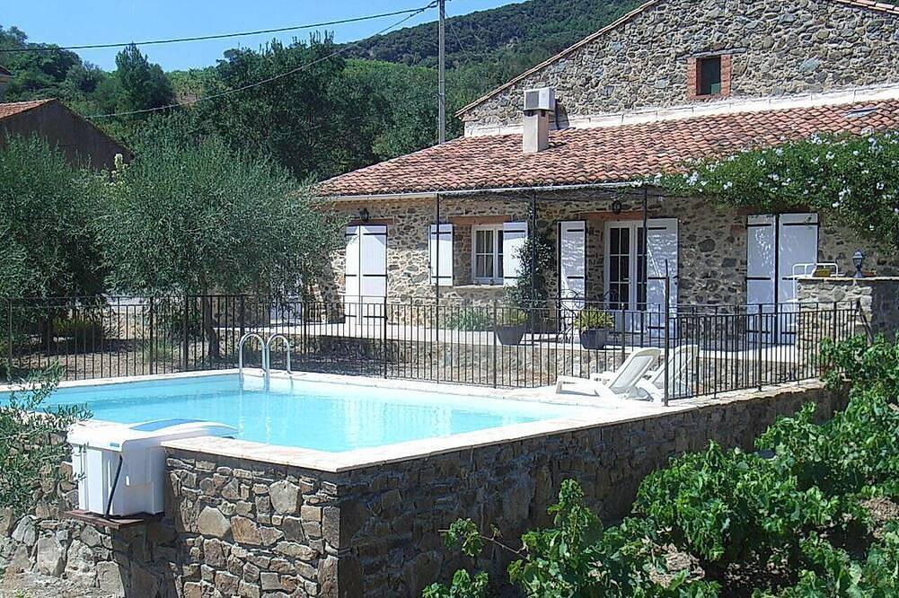 Granero completamente renovado país de piedra con piscina privada. in Berlou, Region de Béziers