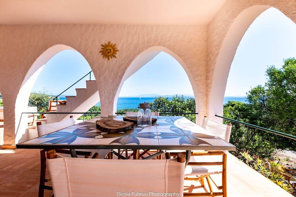 Villa Panoramique Avec Accès Privé À La Mer in Peonia Rosa, Sant'Antioco Ville