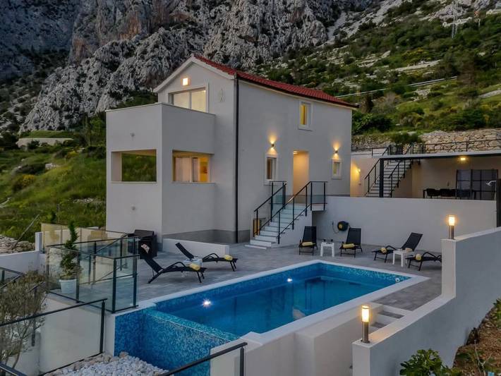 Ferienhaus für 5 Personen, mit Balkon und Terrasse sowie Garten und Pool an der Makarska Riviera