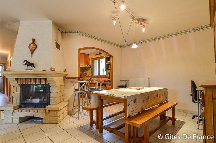 Gîte pour 6 personnes, avec jardin et terrasse à Aydat - 4