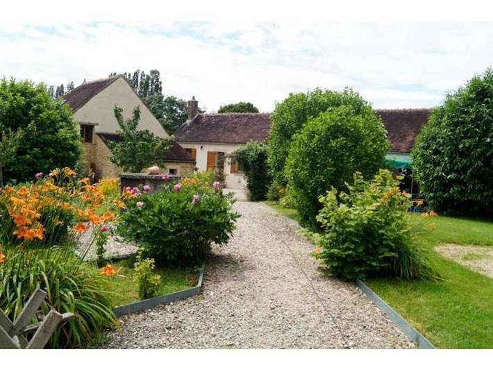 Location de vacances pour 5 personnes, avec Terrasse ainsi que Jardin et Vue dans Vanlay