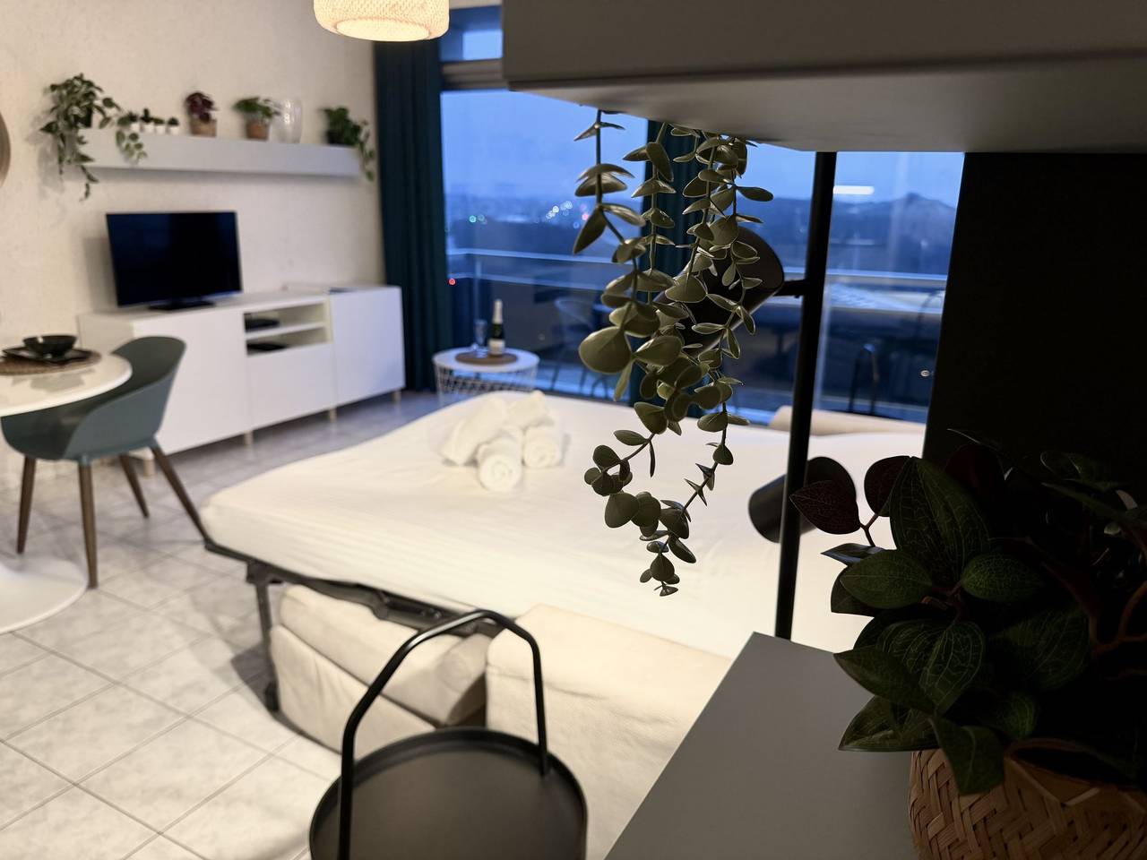 Entire apartment, Studio 806 with balcony in Bredene, Belgian Coast