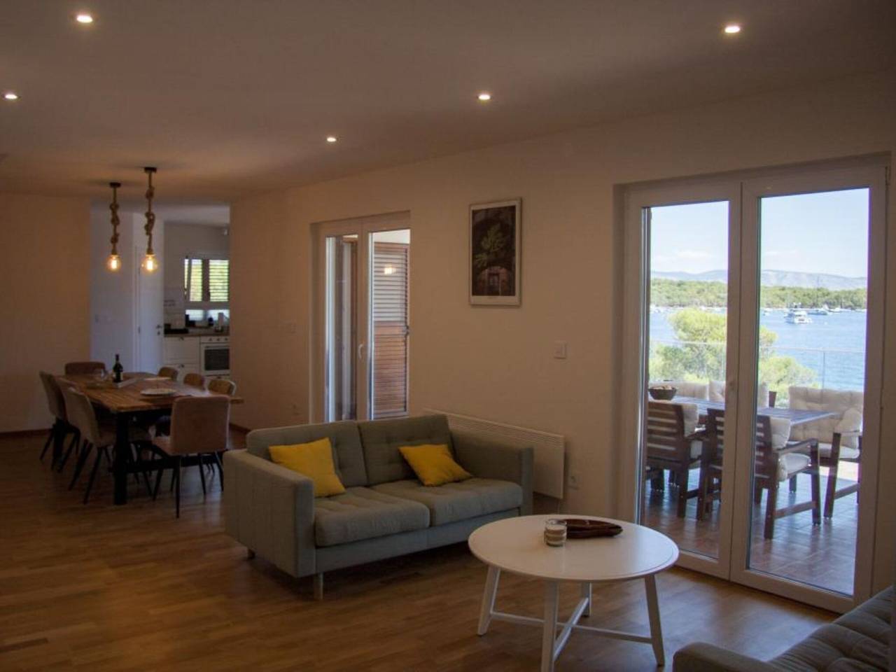 Three Bedroom Holiday Home With Balcony and Sea View in Jelsa, Hvar