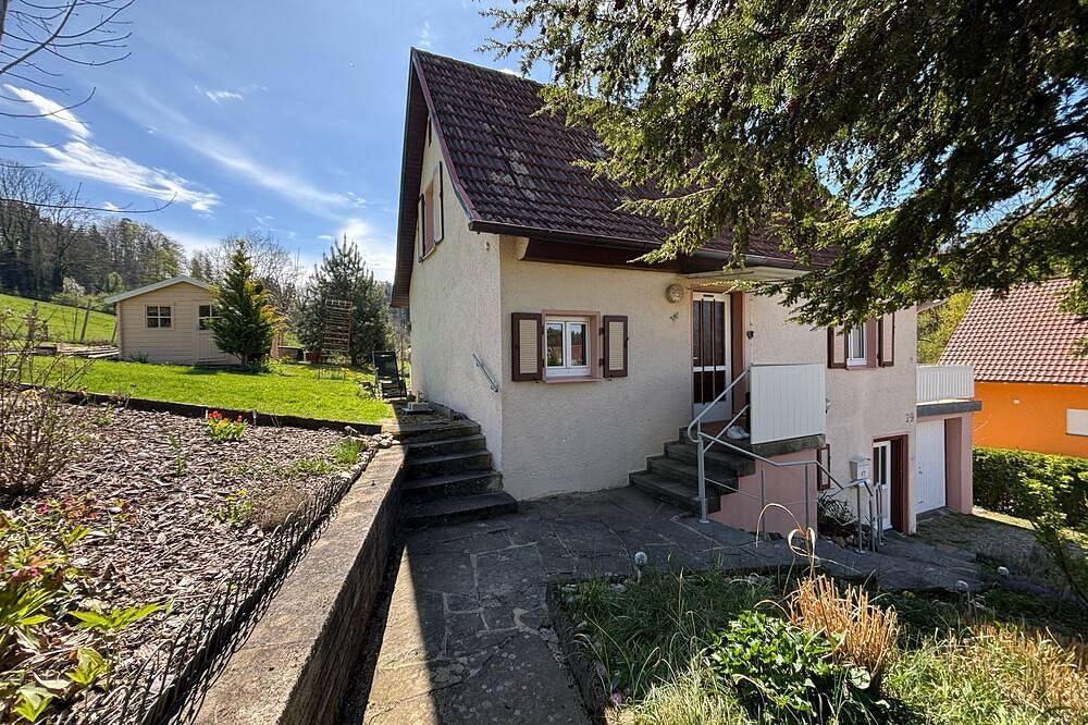 Gemütliches, freistehendes Ferienhaus mit Sonnenterasse und Liegewiese in Bergatreute, Region Bodensee-Oberschwaben