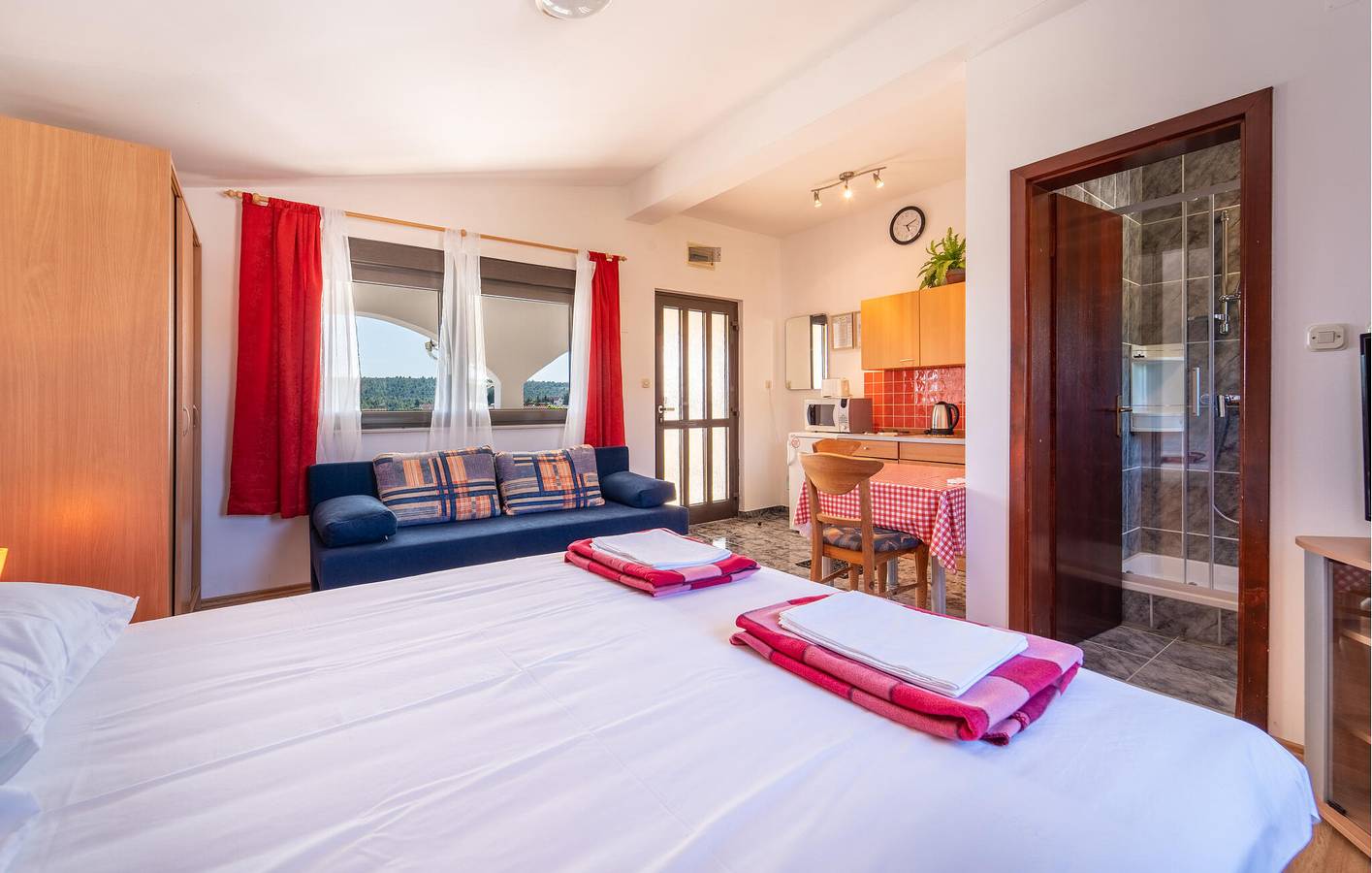 Ganze Ferienwohnung, Ferienwohnung für 2 Personen mit Terrasse in Obrovac, Zadar