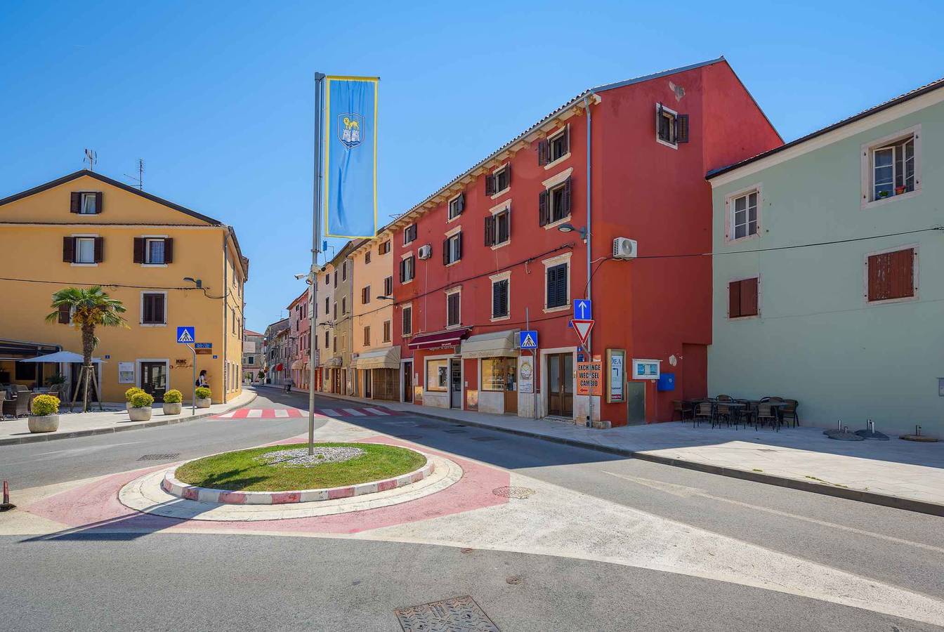 Geheel vakantieappartement, Vakantiewoning slechts 50m van het strand  in Umag, Regio Umag