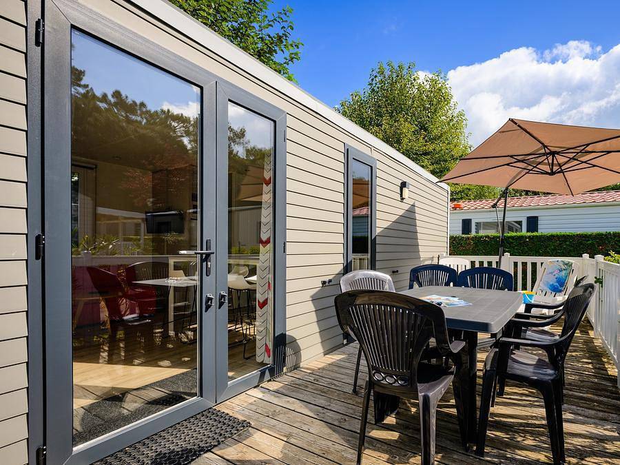 Camping L'Abri des Pins - Mobilhome 6 personnes - Cottage Confort 3ch. 6 pers. - 35m2 - terasse parasol in Saint-Jean-de-Monts, Vendée