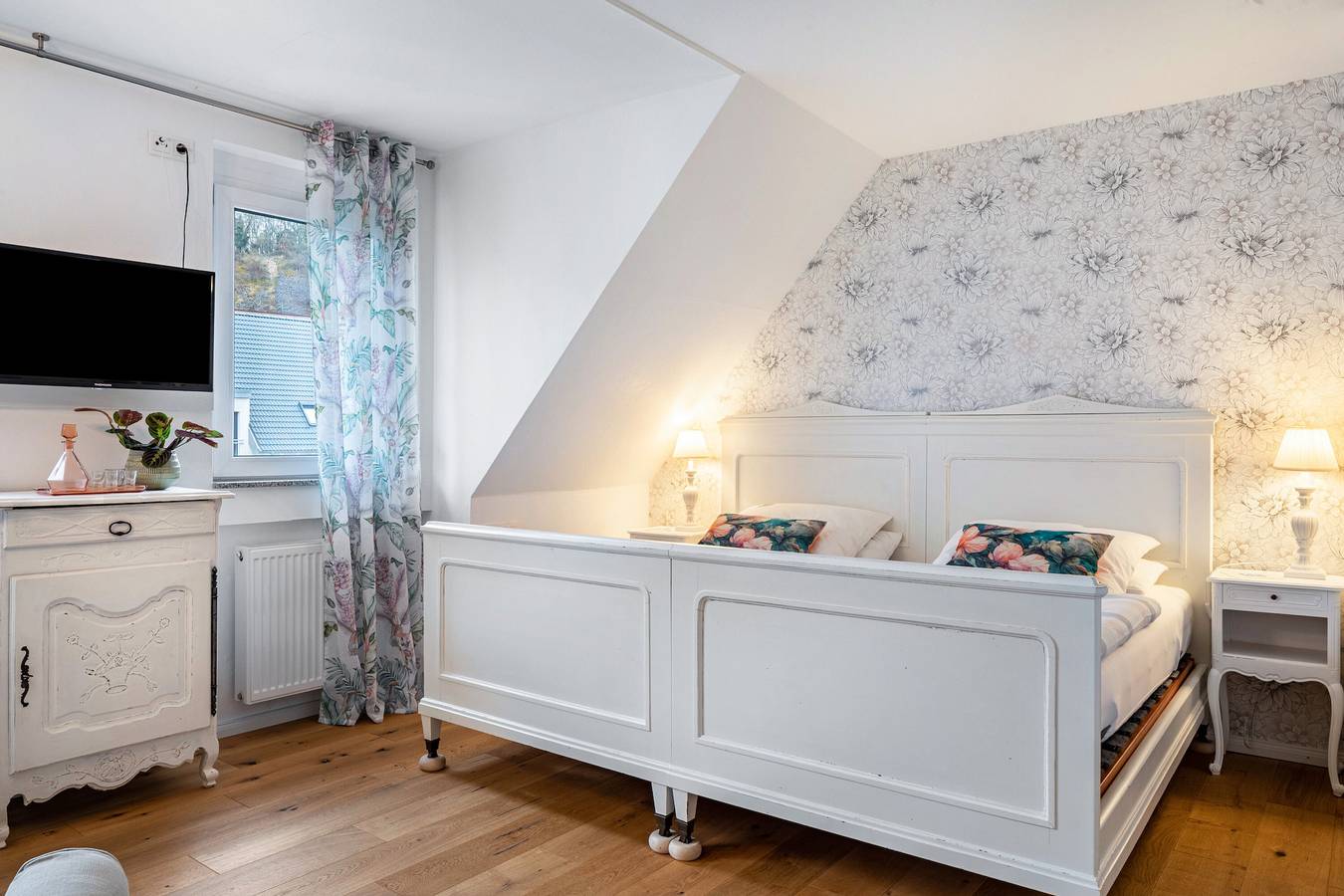 Entire studio, Studio 'Iris' with Mountain View, Shared Garden and Wi-Fi in Vogtsburg im Kaiserstuhl, Kaiserstuhl