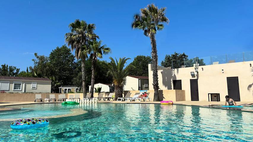 Camping pour 6 personnes, avec terrasse, animaux acceptés dans Golfe de Saint-Tropez